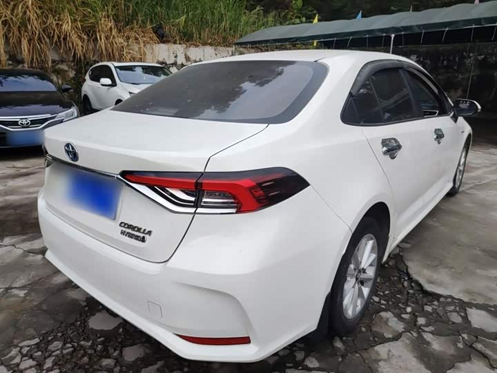 Фото 7 - Toyota Corolla