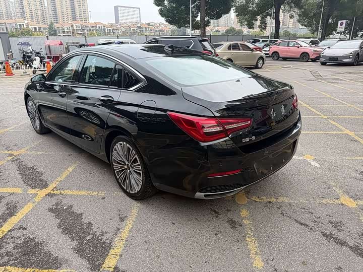 Фото 7 - Hongqi H5