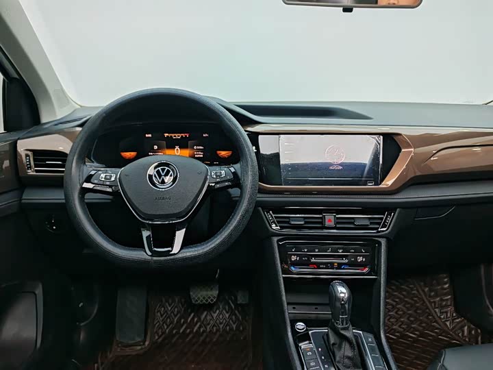 Фото 7 - Volkswagen Tharu