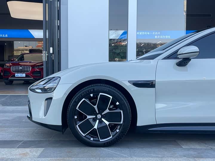 Фото 5 - Xiaomi SU7