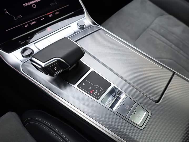 Фото 4 - Audi A6L