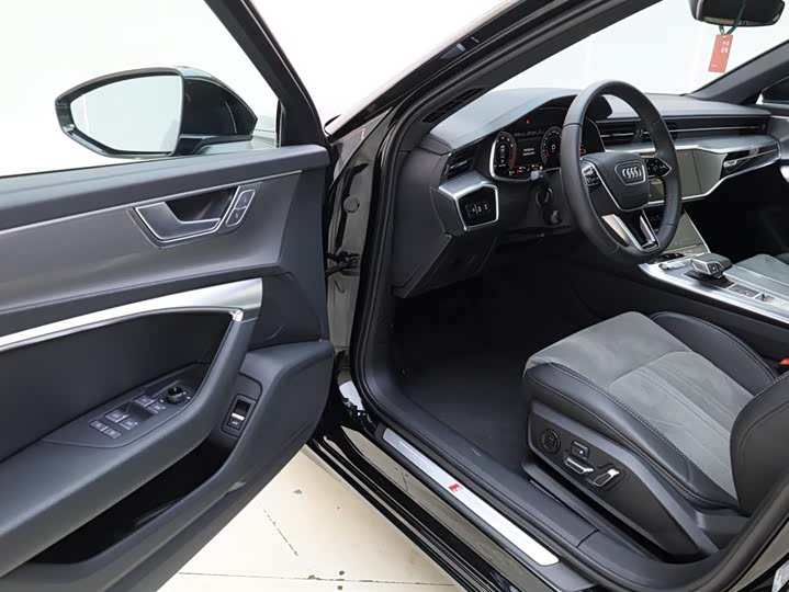 Фото 5 - Audi A6L