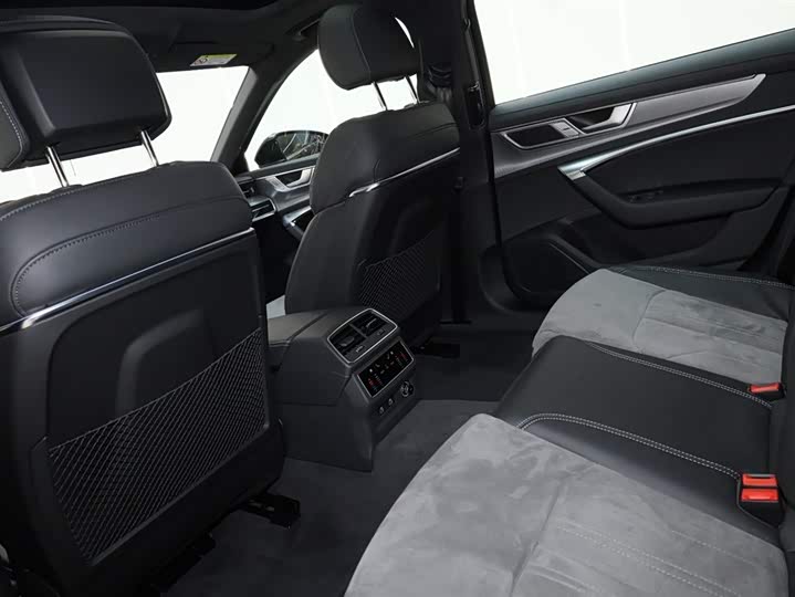 Фото 6 - Audi A6L