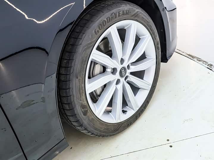 Фото 9 - Audi A6L