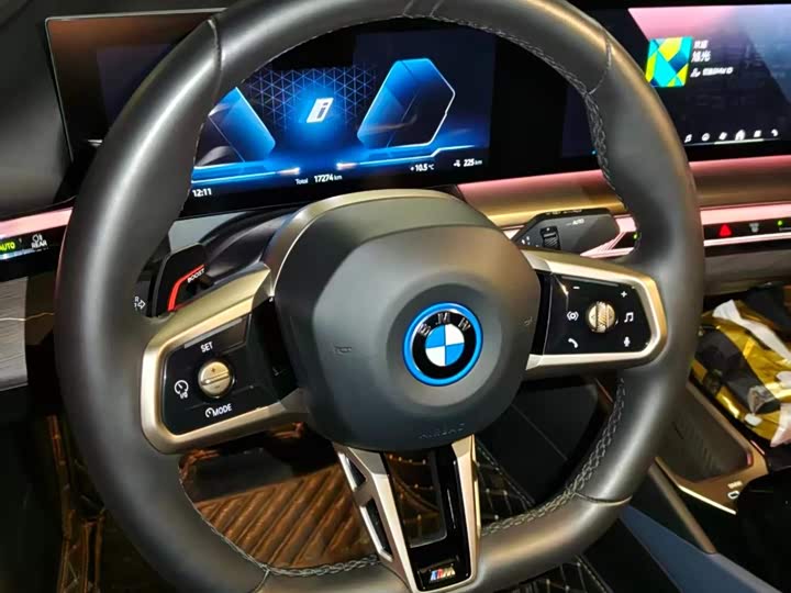Фото 6 - BMW i5