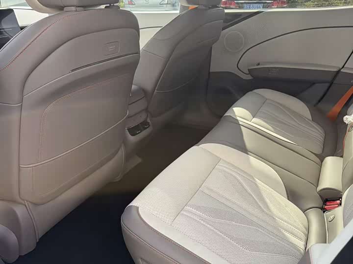 Фото 8 - Zeekr 007 GT