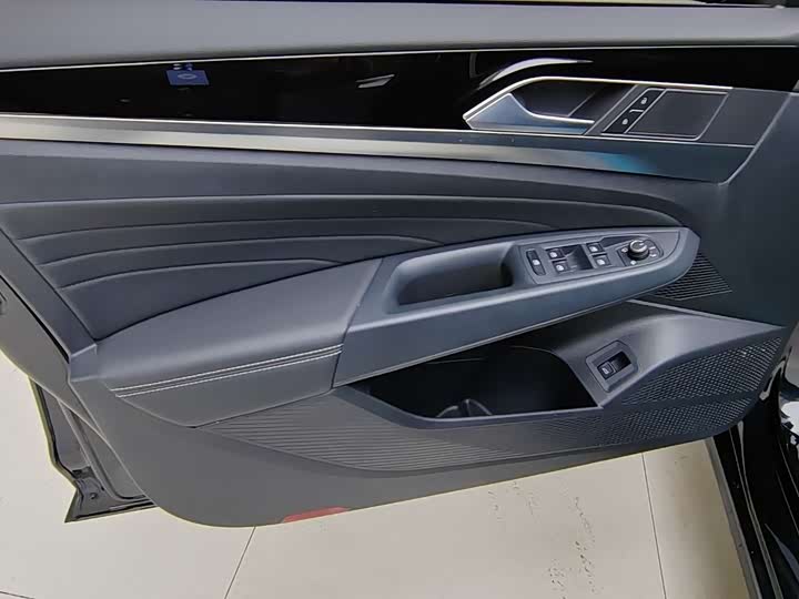 Фото 9 - Volkswagen Passat