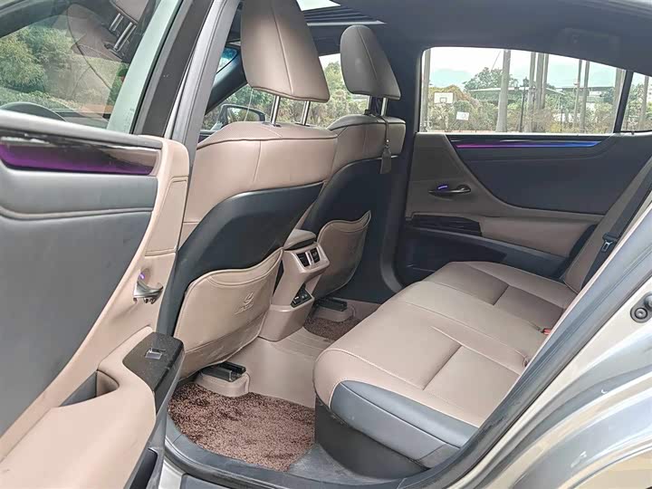 Фото 4 - Lexus ES