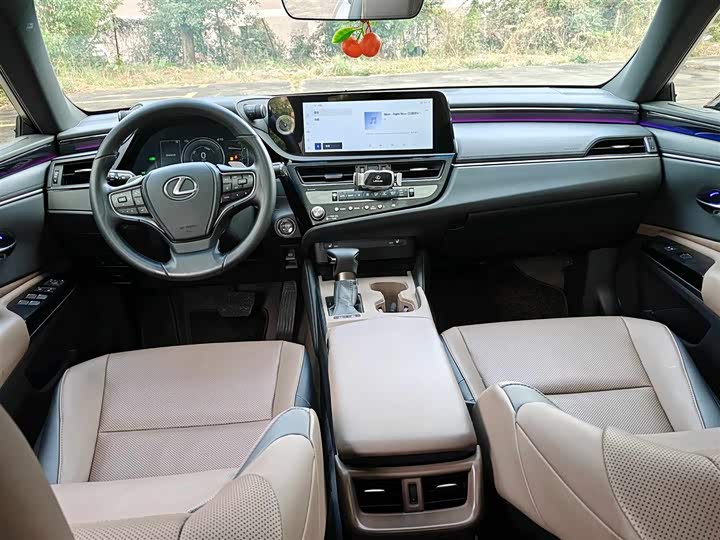 Фото 5 - Lexus ES