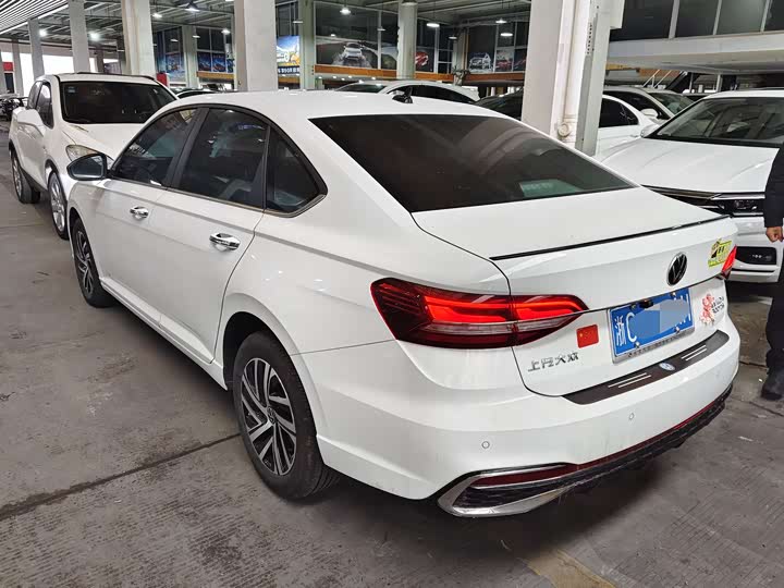 Фото 3 - Volkswagen Lavida