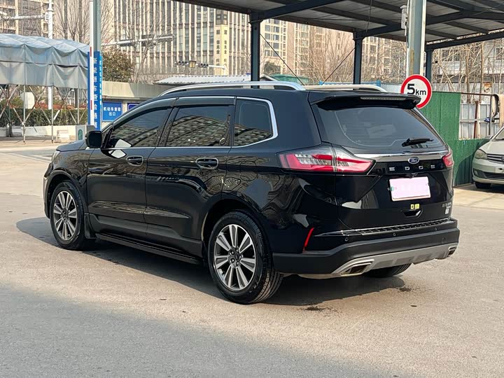 Фото 4 - Ford Edge