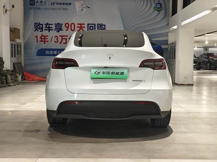 Фото 8 - Tesla Model Y
