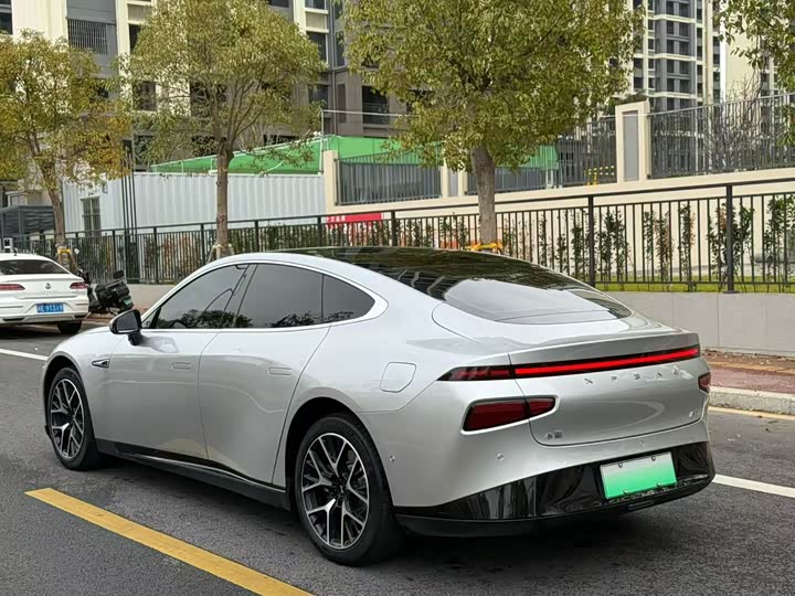 Фото 8 - XPeng P7