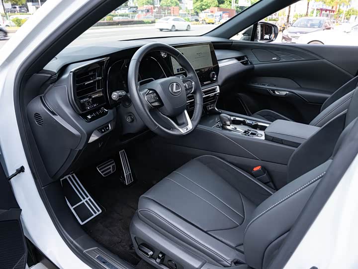 Фото 9 - Lexus RX