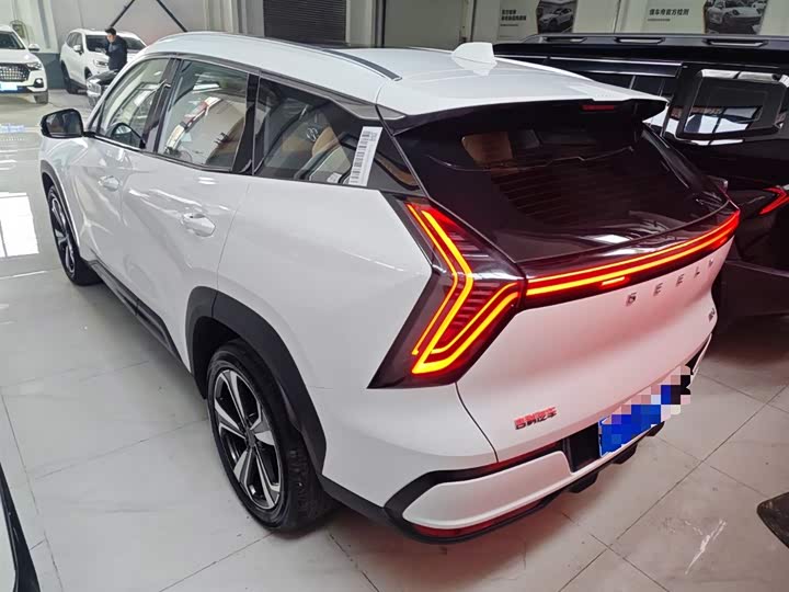 Фото 5 - Geely Atlas L