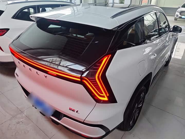 Фото 7 - Geely Atlas L