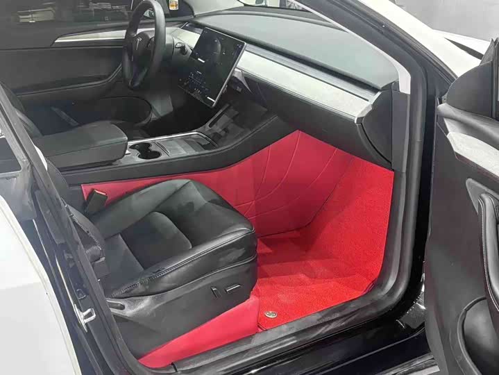 Фото 8 - Tesla Model Y