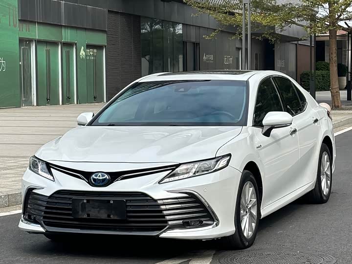 Фото 1 - Toyota Camry