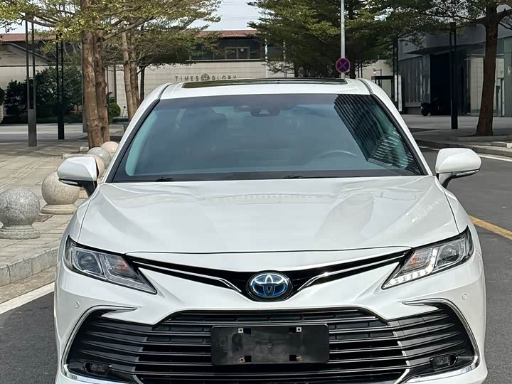 Фото 3 - Toyota Camry