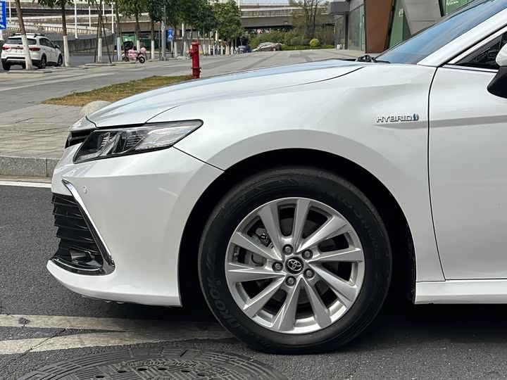 Фото 5 - Toyota Camry