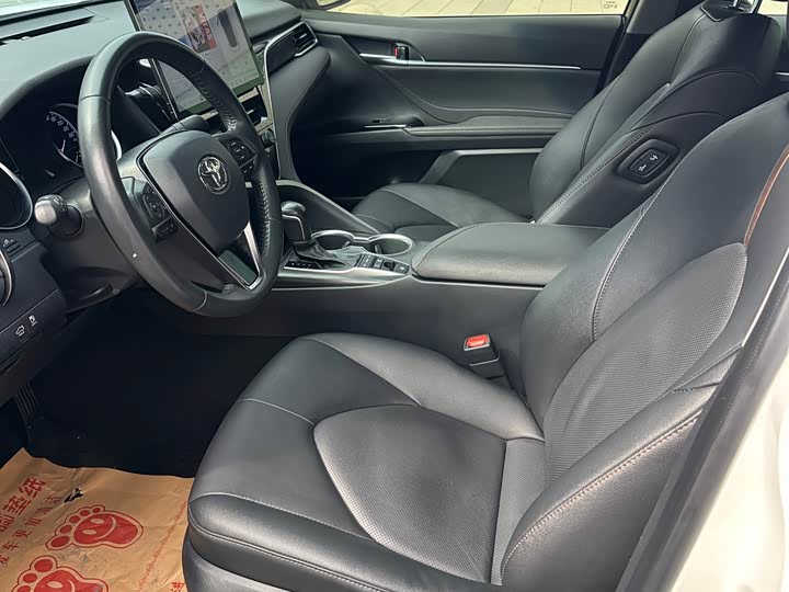 Фото 7 - Toyota Camry