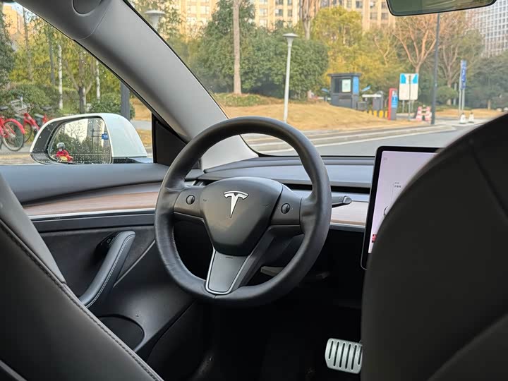 Фото 7 - Tesla Model 3