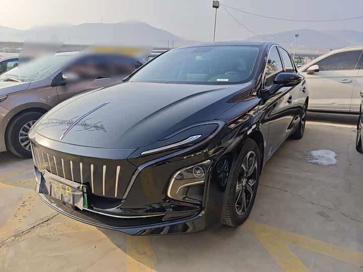 Фото 1 - Hongqi E-QM5