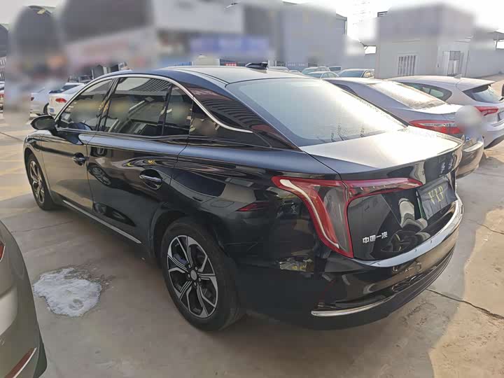 Фото 4 - Hongqi E-QM5