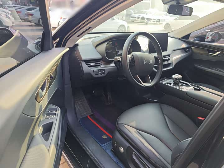 Фото 6 - Hongqi E-QM5