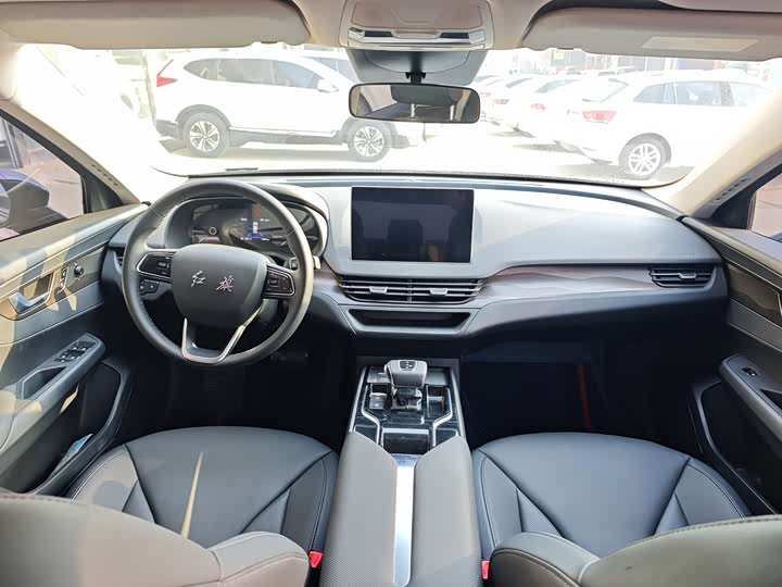 Фото 8 - Hongqi E-QM5