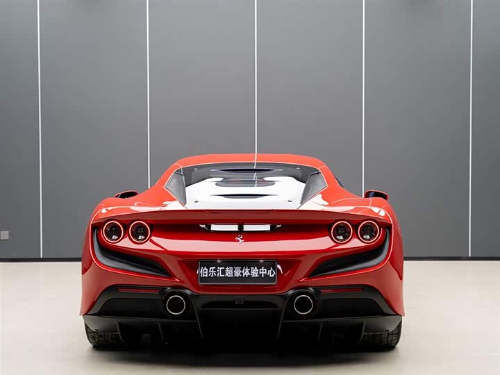 Фото 6 - Ferrari F8