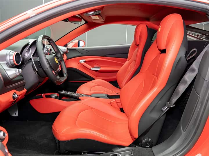 Фото 8 - Ferrari F8