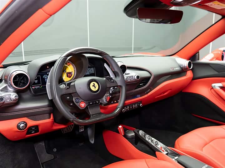 Фото 9 - Ferrari F8