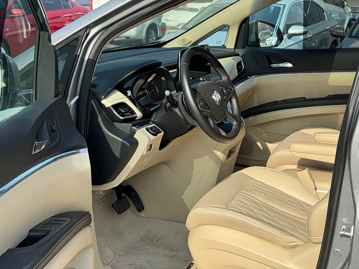 Фото 4 - Buick GL8 ES