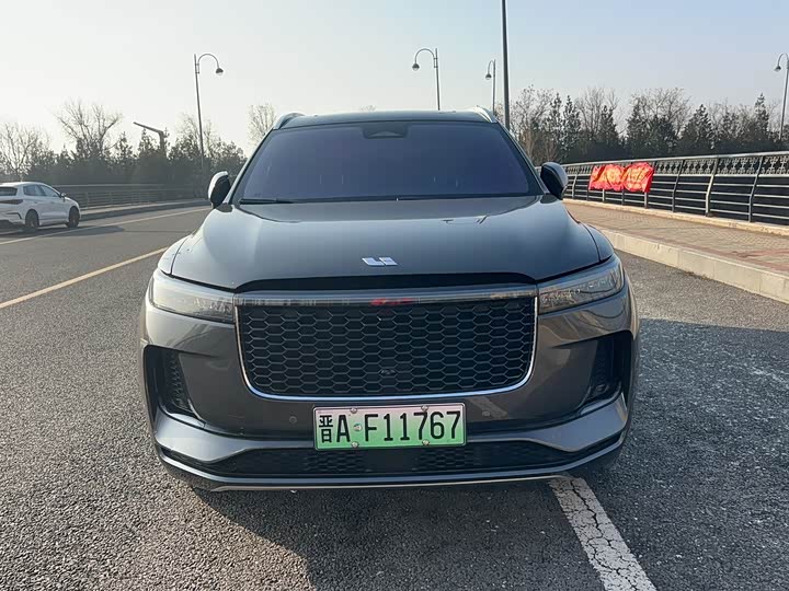 Фото 2 - LiXiang One