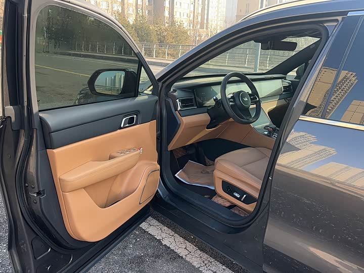 Фото 9 - LiXiang One