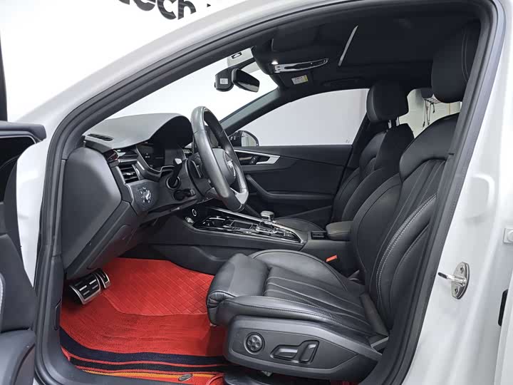 Фото 8 - Audi A4L