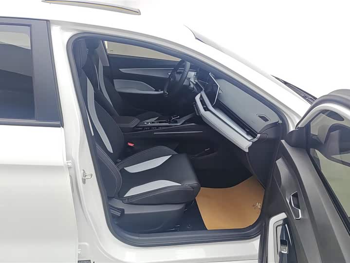 Фото 8 - Geely Binrui