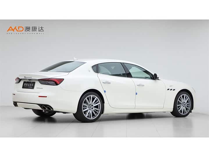 Фото 3 - Maserati Quattroporte