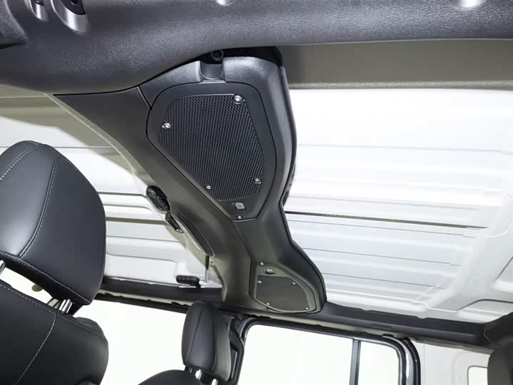 Фото 2 - Jeep Wrangler