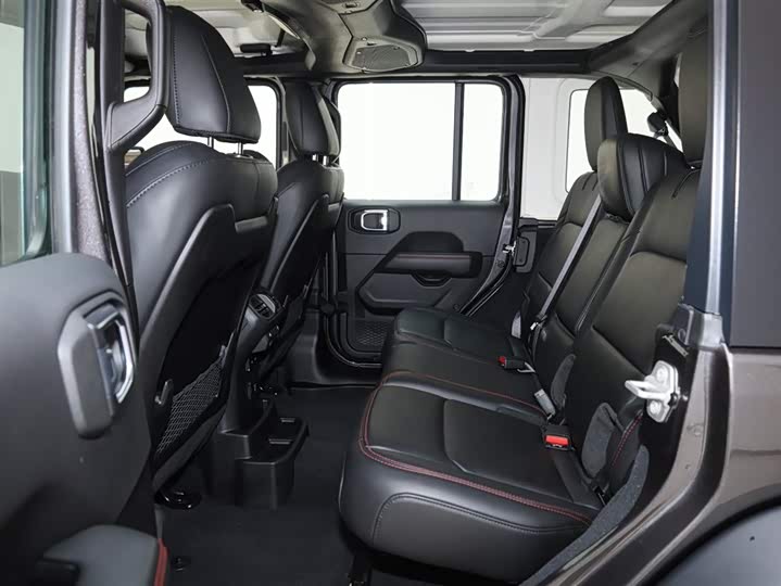 Фото 3 - Jeep Wrangler