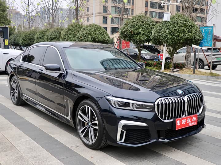 Фото 2 - BMW 7 Series