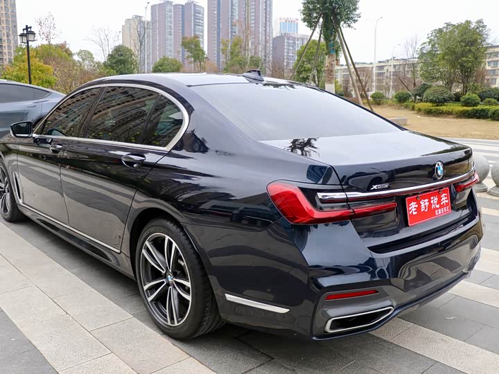 Фото 4 - BMW 7 Series