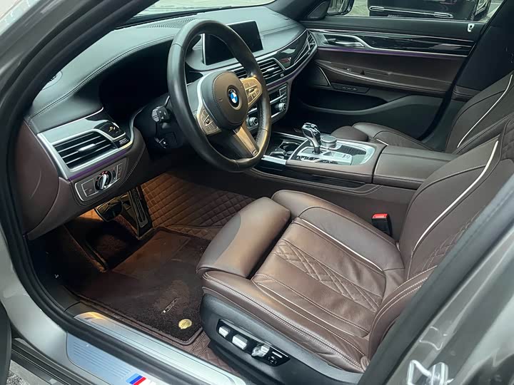 Фото 5 - BMW 7 Series