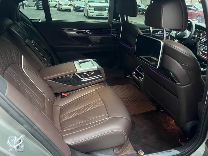 Фото 6 - BMW 7 Series