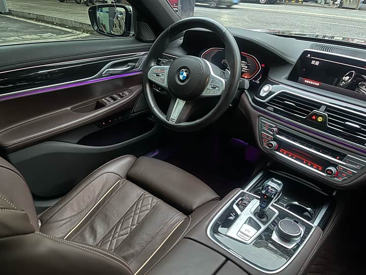 Фото 8 - BMW 7 Series