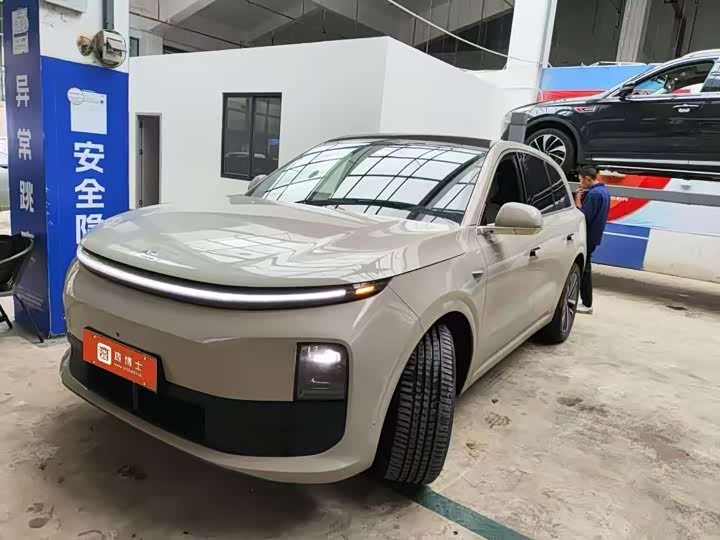 Фото 1 - LiXiang L6