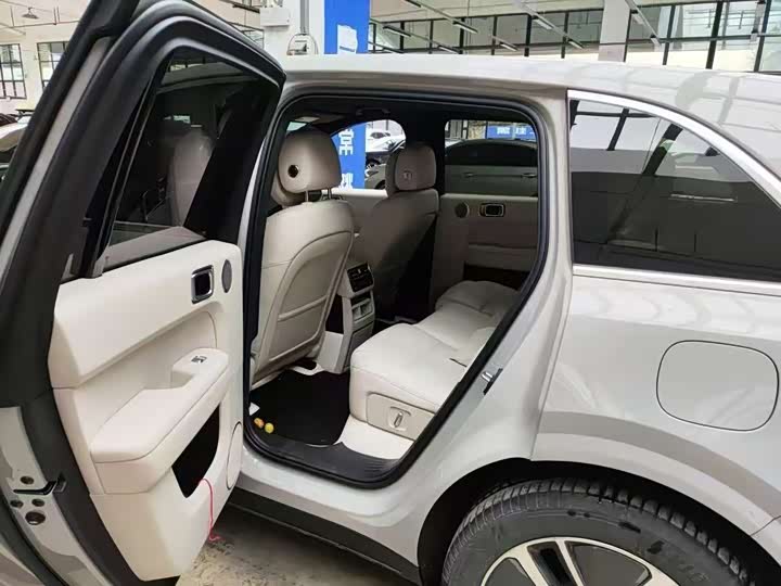 Фото 2 - LiXiang L6