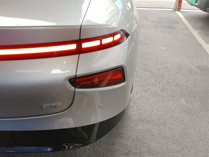 Фото 8 - XPeng P7