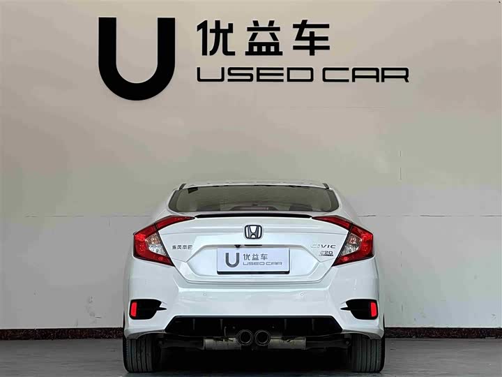 Фото 8 - Honda Civic